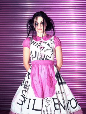 Click to view full size image
==============
Keywords: Fallen,amy lee,amy photos,amy pic,going under,bring me to life,my immortal Keywords: Fallen,amy lee,amy photos,amy pic,going under,bring me to life,my immortal