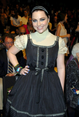 Click to view full size image
==============
amy-lee-front-row-at-anna-sui-spring-2008-collection-during-v0-e26dxe05xw9e1_jpg.png amy-lee-front-row-at-anna-sui-spring-2008-collection-during-v0-e26dxe05xw9e1_jpg.png