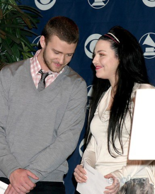 Keywords: amy lee,evanescence,49th annual grammy nominations,grammy nominations,music box,red carpet,2006
