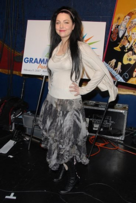Keywords: amy lee,evanescence,49th annual grammy nominations,grammy nominations,music box,red carpet,2006