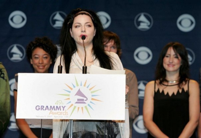 Keywords: amy lee,evanescence,49th annual grammy nominations,grammy nominations,music box,red carpet,2006