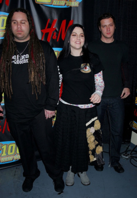 Keywords: amy lee,evanescence,jingle ball,jingle ball 2006,hm artist gift lounge,gift lounge,2006