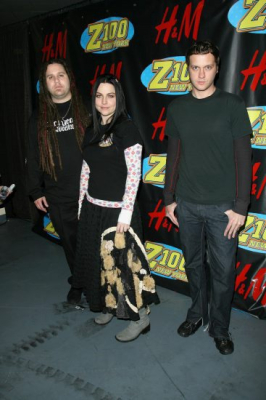 Click to view full size image
==============
Keywords: amy lee,evanescence,jingle ball,jingle ball 2006,hm artist gift lounge,gift lounge,2006 Keywords: amy lee,evanescence,jingle ball,jingle ball 2006,hm artist gift lounge,gift lounge,2006