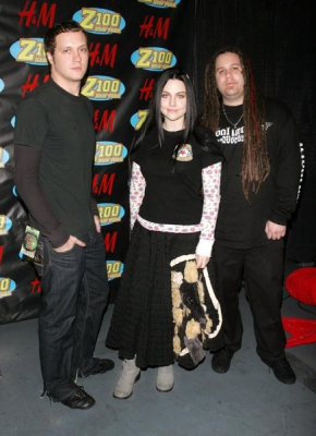 Click to view full size image
==============
Keywords: amy lee,evanescence,jingle ball,jingle ball 2006,hm artist gift lounge,gift lounge,2006 Keywords: amy lee,evanescence,jingle ball,jingle ball 2006,hm artist gift lounge,gift lounge,2006