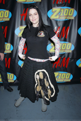 Keywords: amy lee,evanescence,jingle ball,jingle ball 2006,hm artist gift lounge,gift lounge,2006