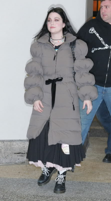 Keywords: amy lee,mtv,TRL,2006,appearances,evanescence