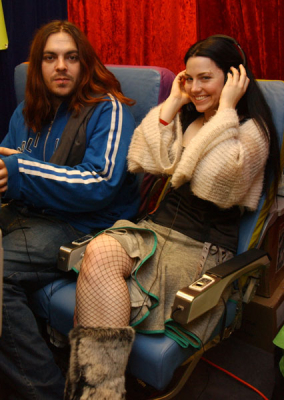 Click to view full size image
==============
Keywords: grammy,awards,amy lee,amy photos,evanescence,fallen,gallery,going under Keywords: grammy,awards,amy lee,amy photos,evanescence,fallen,gallery,going under