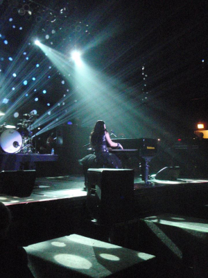 Click to view full size image
==============
Keywords: amy lee,amy photos,amy pic,evanescence,evanescence pics,concert Keywords: amy lee,amy photos,amy pic,evanescence,evanescence pics,concert