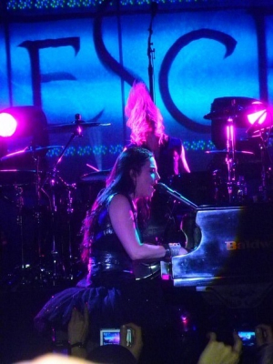 Keywords: amy lee,amy photos,amy pic,evanescence,evanescence pics,concert