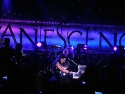 Click to view full size image
==============
Keywords: amy lee,amy photos,amy pic,evanescence,evanescence pics,concert Keywords: amy lee,amy photos,amy pic,evanescence,evanescence pics,concert