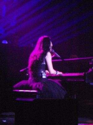 Keywords: amy lee,amy photos,amy pic,evanescence,evanescence pics,concert