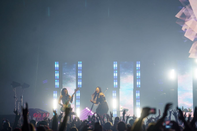 Click to view full size image
==============
Keywords: amy lee,evanescence,amy photos,concert Keywords: amy lee,evanescence,amy photos,concert