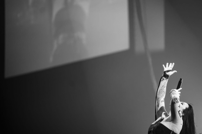 Click to view full size image
==============
Keywords: amy lee,evanescence,amy photos,concert Keywords: amy lee,evanescence,amy photos,concert