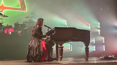 Click to view full size image
==============
Keywords: Ottawa,Ontario,Canadian Tire Centre,amy lee,amy photos,amy pic,evanescence,evanescence pics,concert,live Keywords: Ottawa,Ontario,Canadian Tire Centre,amy lee,amy photos,amy pic,evanescence,evanescence pics,concert,live