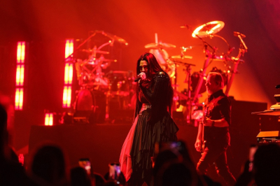 Click to view full size image
==============
Keywords: Ottawa,Ontario,Canadian Tire Centre,amy lee,amy photos,amy pic,evanescence,evanescence pics,concert,live Keywords: Ottawa,Ontario,Canadian Tire Centre,amy lee,amy photos,amy pic,evanescence,evanescence pics,concert,live