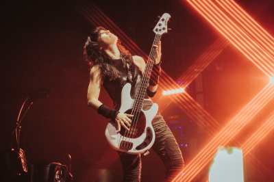Click to view full size image
==============
Keywords: Ottawa,Ontario,Canadian Tire Centre,amy lee,amy photos,amy pic,evanescence,evanescence pics,concert,live Keywords: Ottawa,Ontario,Canadian Tire Centre,amy lee,amy photos,amy pic,evanescence,evanescence pics,concert,live