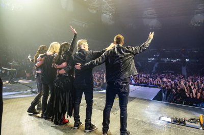 Click to view full size image
==============
Keywords: amy lee,amy photos,evanescence,gallery Keywords: amy lee,amy photos,evanescence,gallery