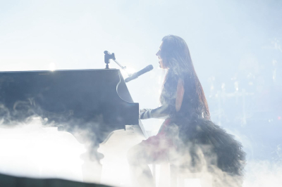 Keywords: amy lee,amy photos,evanescence,gallery