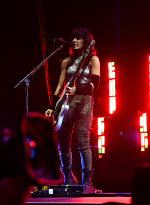 Keywords: rogers place,amy lee,amy photos,amy pic,evanescence,evanescence pics,shows,live,tour