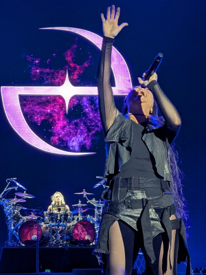 Click to view full size image
==============
Keywords: amy lee,amy photos,concert,evanescence,Australia Keywords: amy lee,amy photos,concert,evanescence,Australia