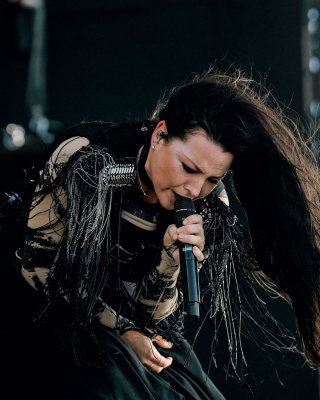Click to view full size image
==============
Keywords: amy lee,amy photos,evanescence,live,shows,tour Keywords: amy lee,amy photos,evanescence,live,shows,tour