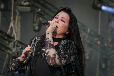 Click to view full size image
==============
Keywords: amy lee,amy photos,evanescence,live,shows,tour Keywords: amy lee,amy photos,evanescence,live,shows,tour