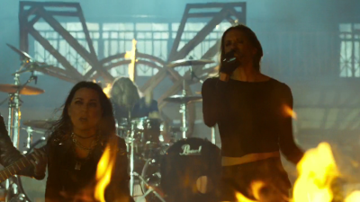 Click to view full size image
==============
amyleefans04471.png amyleefans04471.png