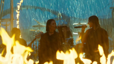 Keywords: amy lee,amy photos,amy pic,fight like a girl,flag
