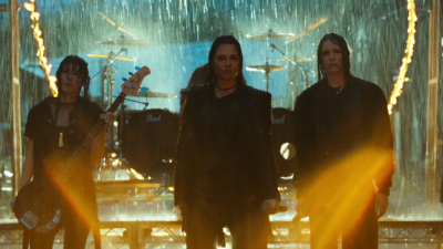 Keywords: amy lee,amy photos,amy pic,fight like a girl,flag