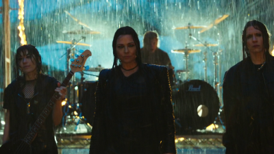 Keywords: amy lee,amy photos,amy pic,fight like a girl,flag