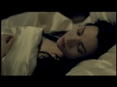 Keywords: amy lee,amy photos,evanescence,fallen,music video,bring me to life
