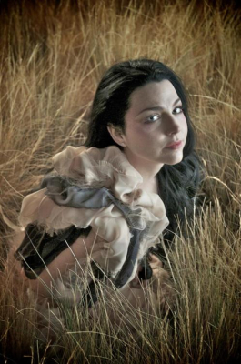 Keywords: amy lee,amy photos,evanescence,gallery,music video,My Heart is Broken