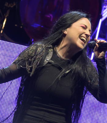 Click to view full size image
==============
Keywords: amy lee,amy photos,amy pic,concert,evanescence,evanescence pics,halsey,Hollywood Bowl Keywords: amy lee,amy photos,amy pic,concert,evanescence,evanescence pics,halsey,Hollywood Bowl