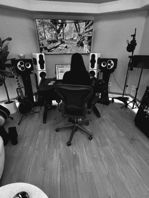 Another look inside the studio Amy is back at work, and the new era is coming together piece by piece.
Keywords: amy lee,evanescence,New Album