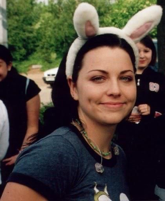 Silly Amy Lee <3
Keywords: amy lee,amy photos,amy pic,evanescence,evanescence pics,easter,bunny,rare
