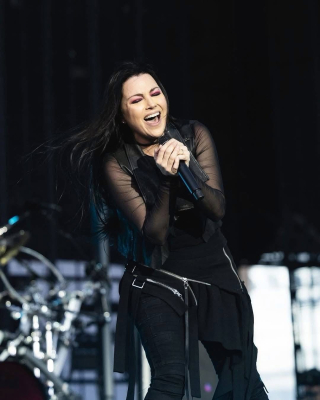 Keywords: Evanescence,Amy Lee,Who Will You Follow,Sanctuary,Sick New World,Sick New World 2026,Las Vegas,live debut,Evanescence live,rock music,alternative rock,metal,concert,new music,band update