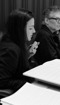 Dave Eggar has confirmed he recorded string sections for the upcoming Evanescence album
Keywords: evanescence,Ev5,Dave Egga,Susie Benc